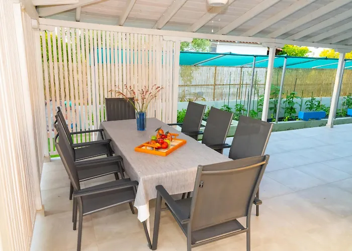 Island House Psakoudia