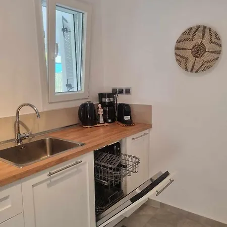 Island House * بساكوذيا