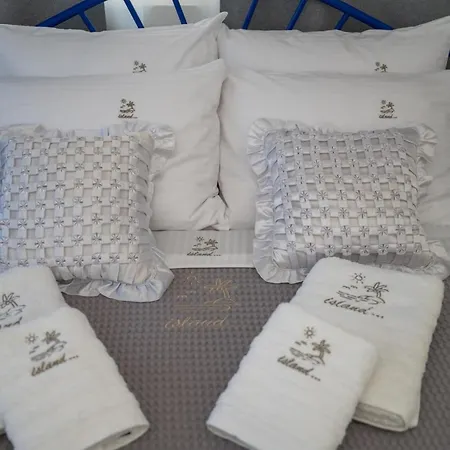 Island House فيلة