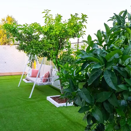 فيلة Island House *