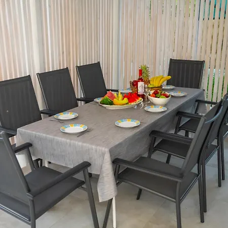 Island House فيلة *