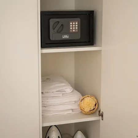 Island House بساكوذيا