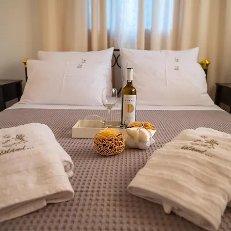 Island House بساكوذيا