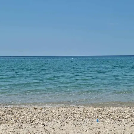 Island House بساكوذيا